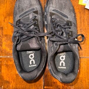 BNWOT On Cloud Athletic Shoes Size 10W